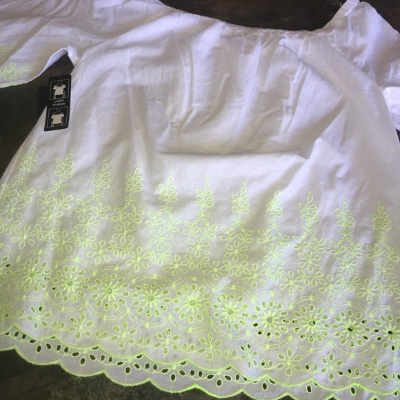 👑CROWN & IVY-Off Shoulder or On - Picture 7 of 8